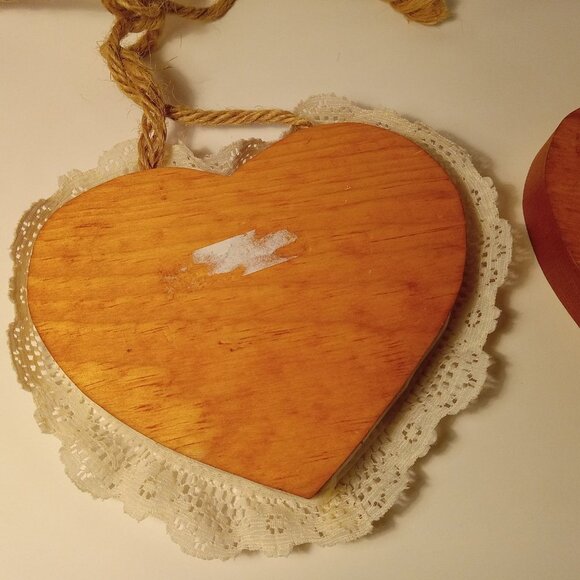 Vintage  2 Handpainted Folk Art Heart Shaped wall decor - Picture 3 of 8